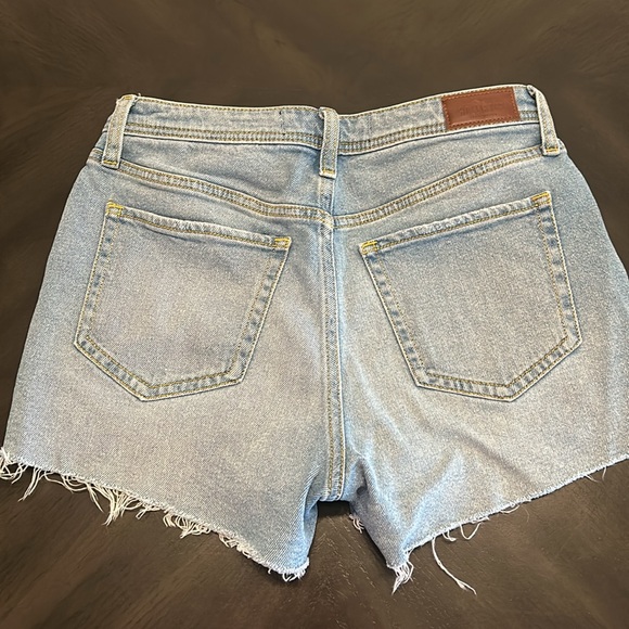 Hollister denim shorts - Picture 2 of 4